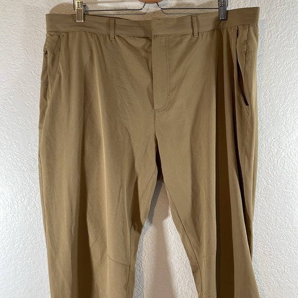 FABLETICS The Only Pant (Slim Fit) Front & Back Pockets Size 38x32 - Picture 5 of 15